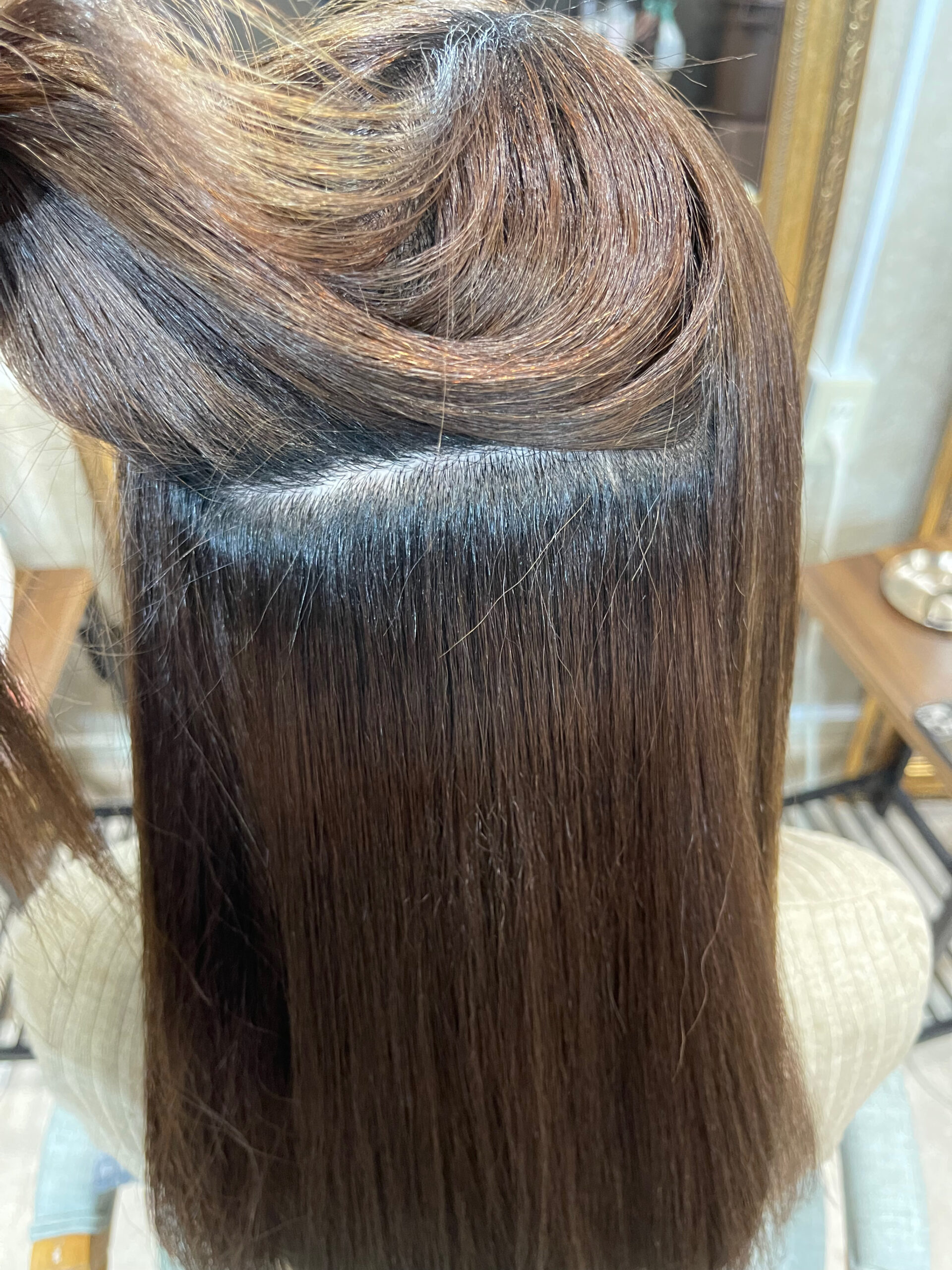 髪の傷みとうねりが気になる方をジュエリーシステム×LULUトリートメント×縮毛矯正で髪質改善。