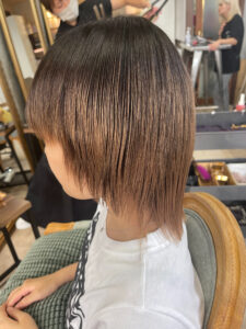 お客様のBefore after くせ毛と広がりが気になる方をジュエリーシステム縮毛矯正×LULUトリートメントで艶髪ストレートヘア変身
